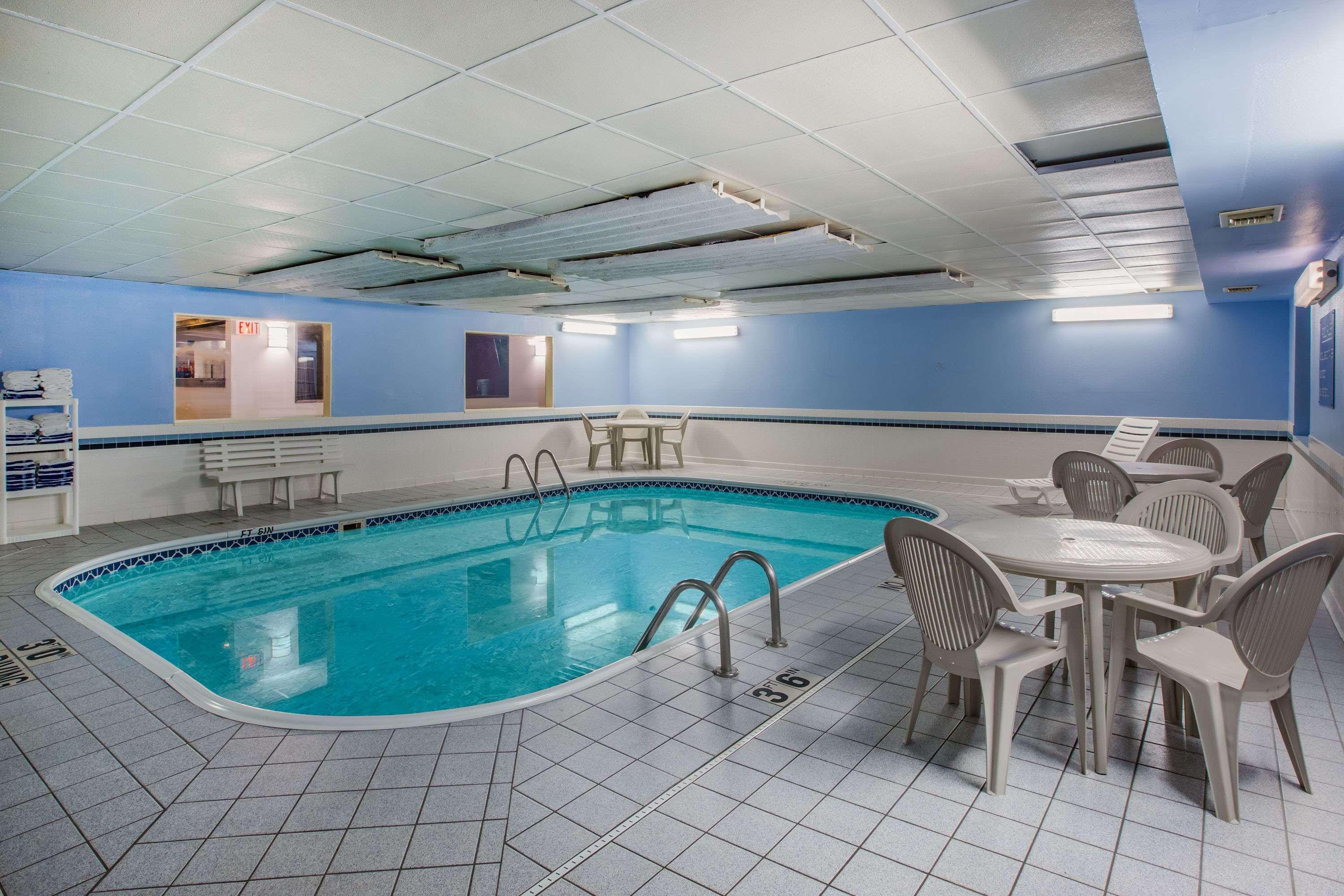 Ramada By Wyndham Sioux Falls Exterior foto